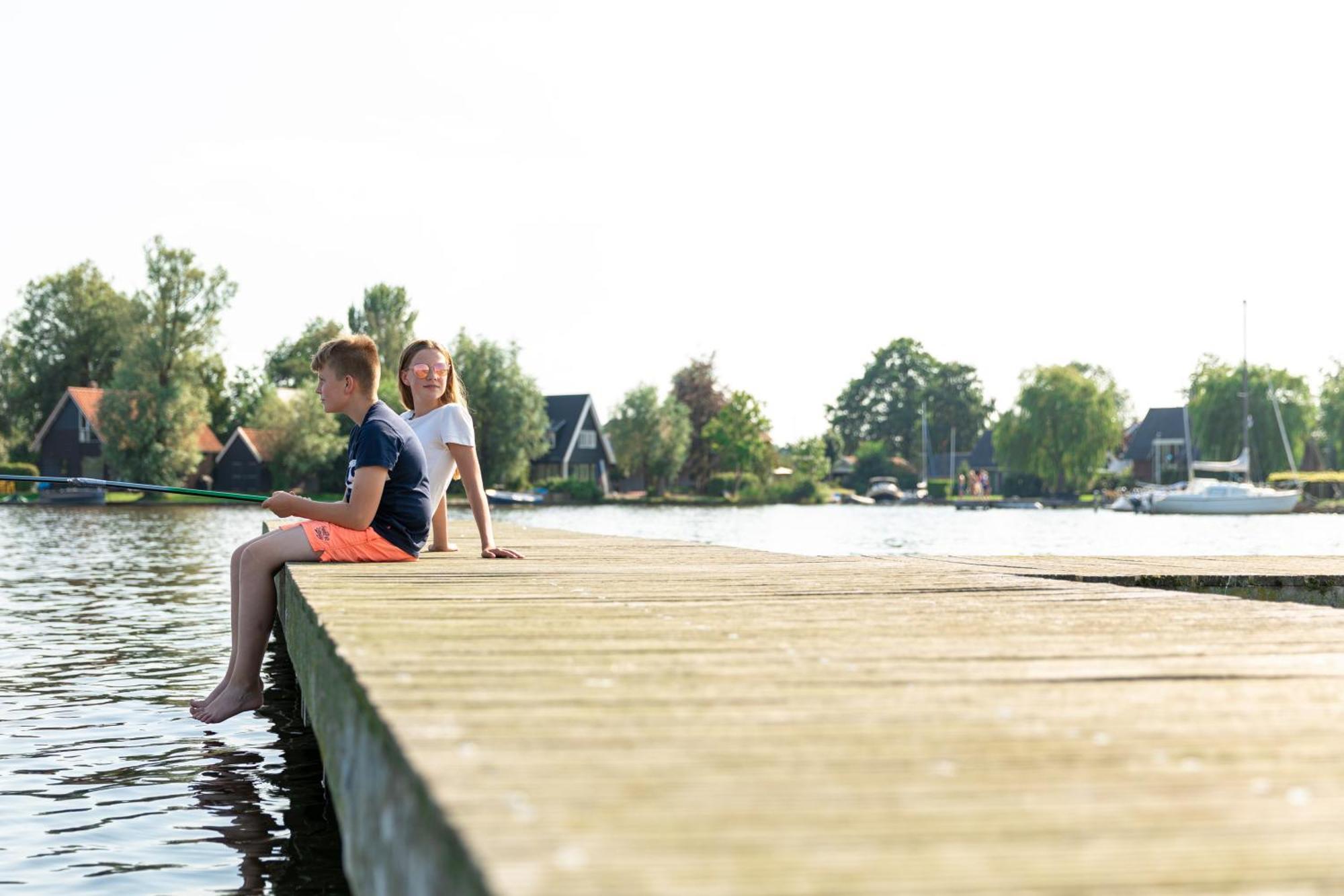 Waterpark Oan 'E Poel Bij Sneekermeer Terherne Dış mekan fotoğraf